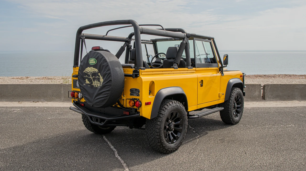 1997 Land Rover Defender 90 - Image 19 of 31