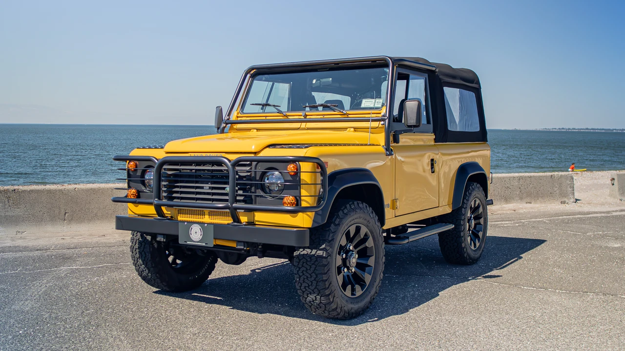 1997 Land Rover Defender 90 - Image 9 of 31