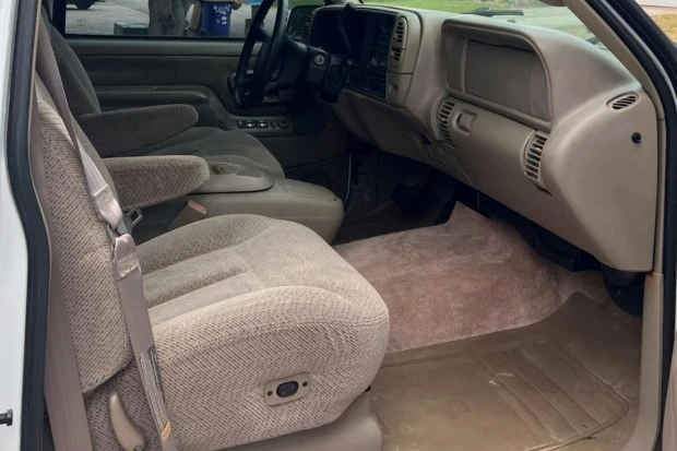 1999 Chevrolet Suburban 8th Gen - Image 4 of 7