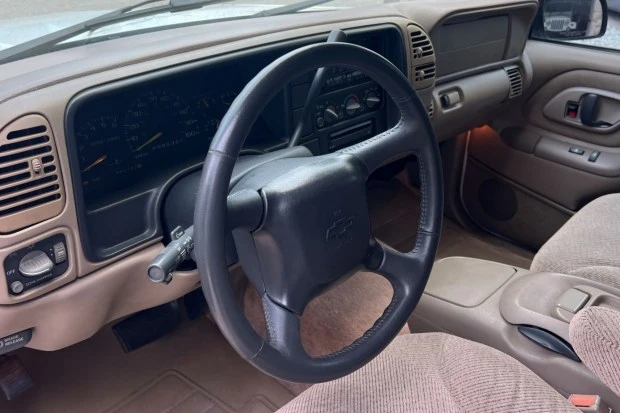 1999 Chevrolet Suburban 8th Gen - Image 5 of 7