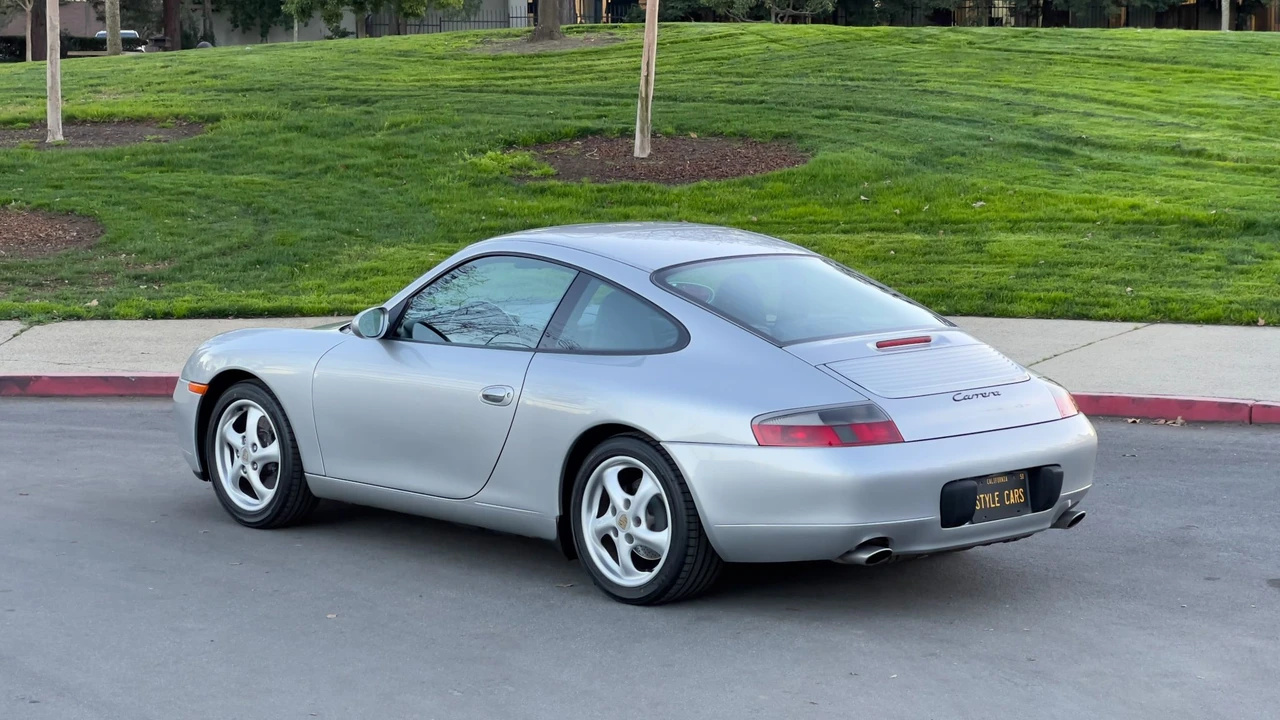 1999 Porsche 996 Carrera - Image 28 of 31