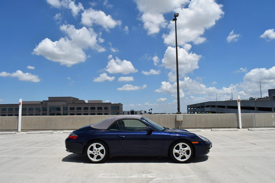 2001 Porsche 996 Carrera - Image 12 of 31