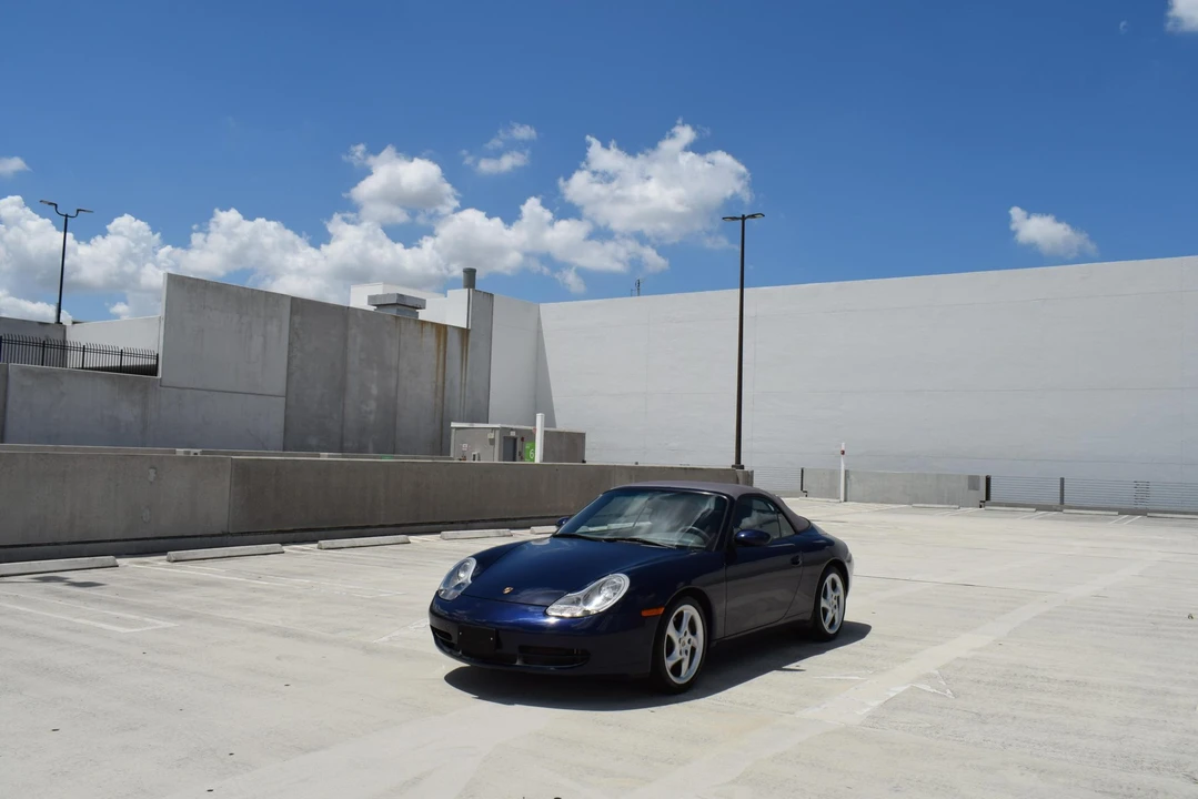 2001 Porsche 996 Carrera - Image 25 of 31