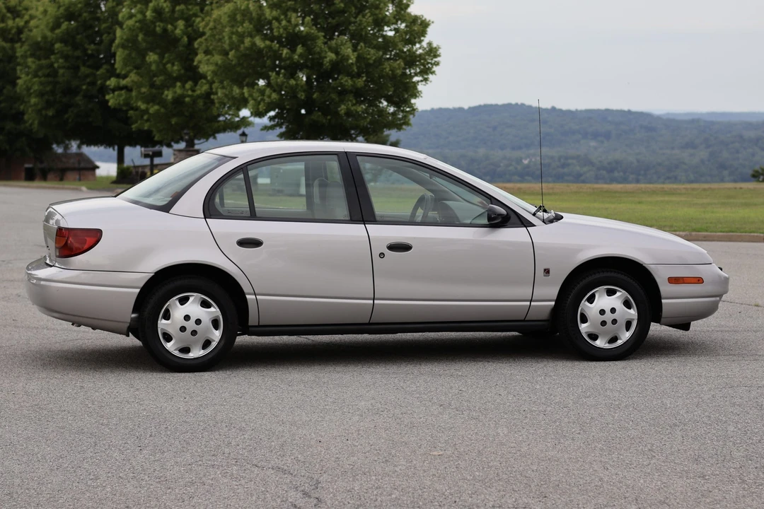 2001 Saturn - Image 14 of 31