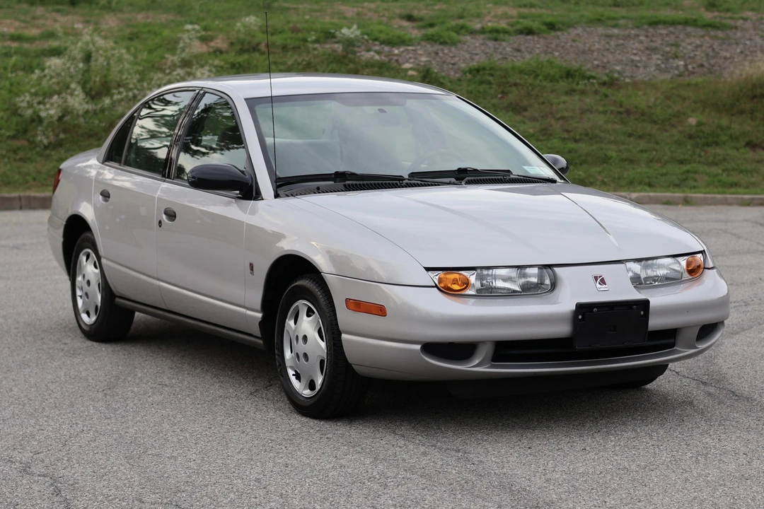 2001 Saturn - Image 2 of 31