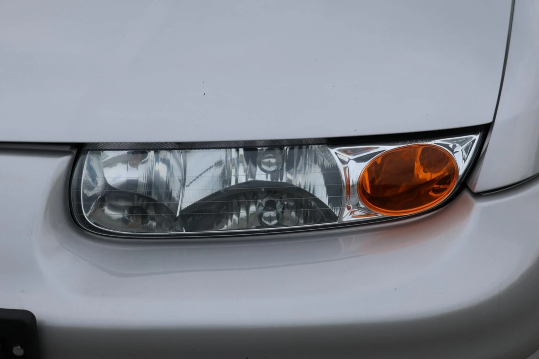2001 Saturn - Image 26 of 31