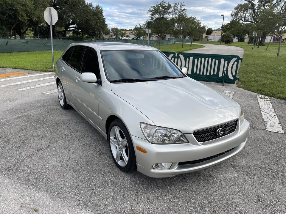 2002 Lexus IS 1st Gen - Image 18 of 31