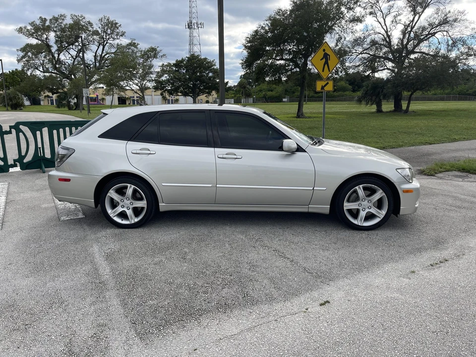 2002 Lexus IS 1st Gen - Image 16 of 31