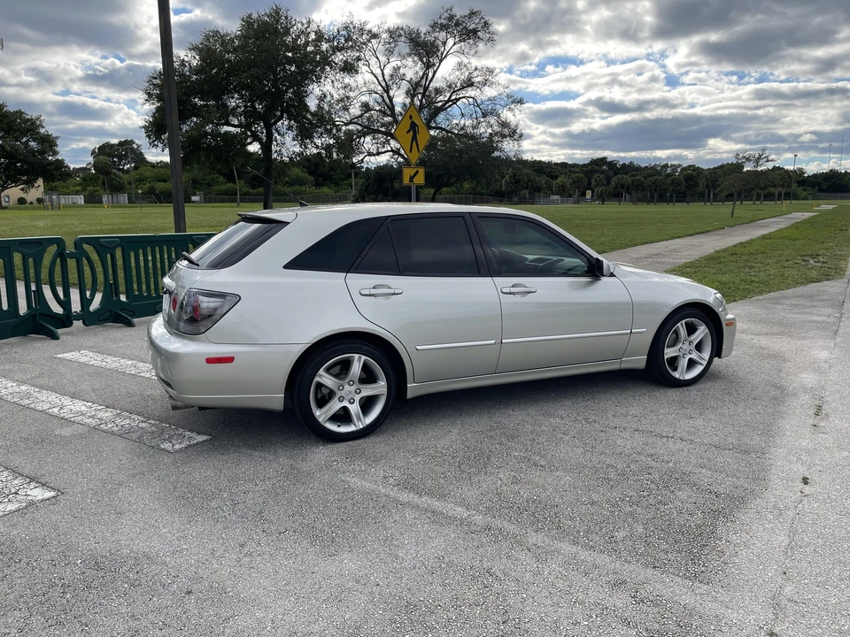 2002 Lexus IS 1st Gen - Image 14 of 31