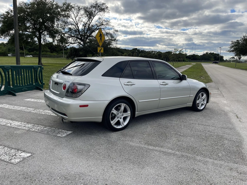 2002 Lexus IS 1st Gen - Image 13 of 31