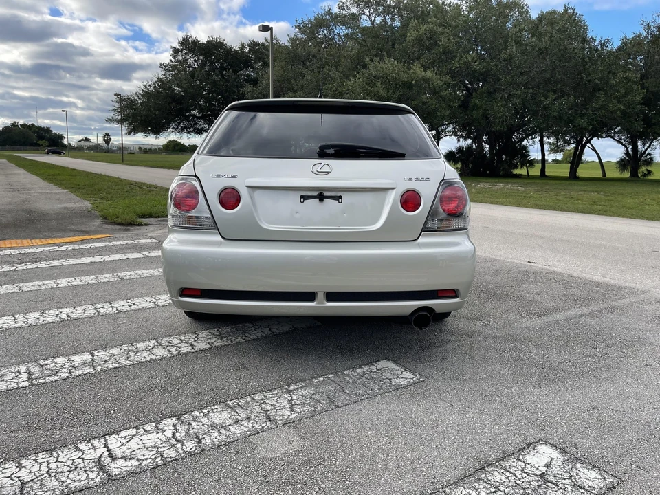 2002 Lexus IS 1st Gen - Image 10 of 31