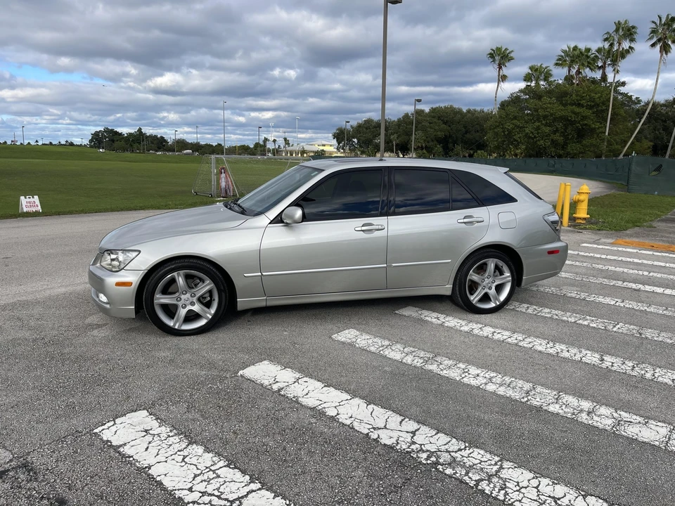 2002 Lexus IS 1st Gen - Image 5 of 31