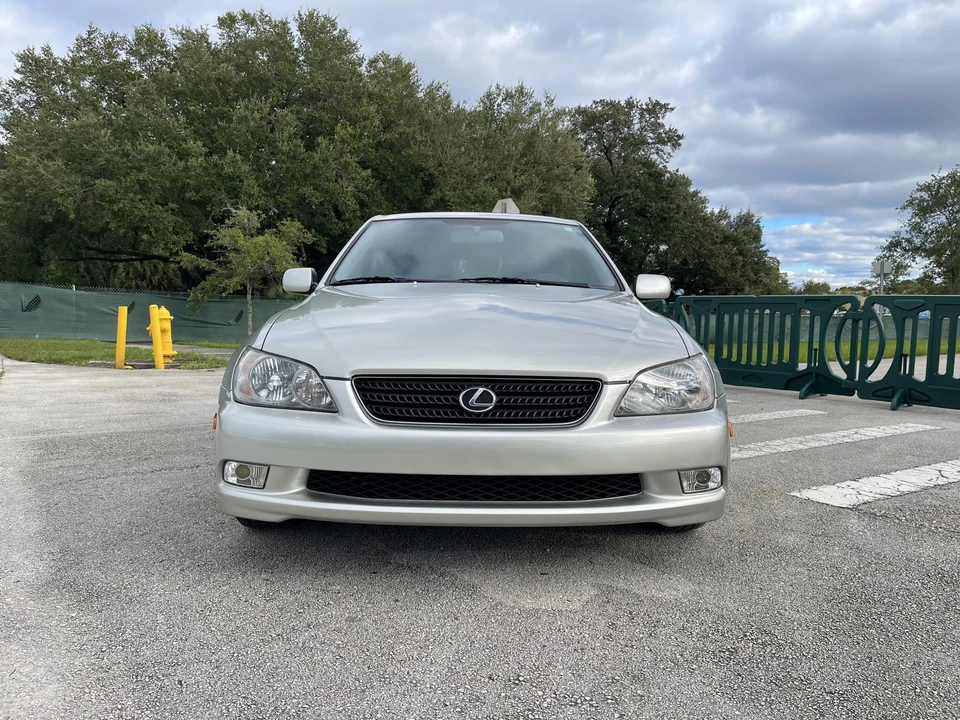 2002 Lexus IS 1st Gen - Image 19 of 31