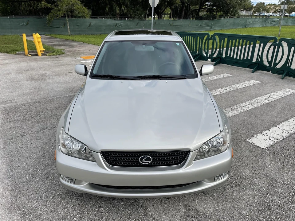 2002 Lexus IS 1st Gen - Image 21 of 31