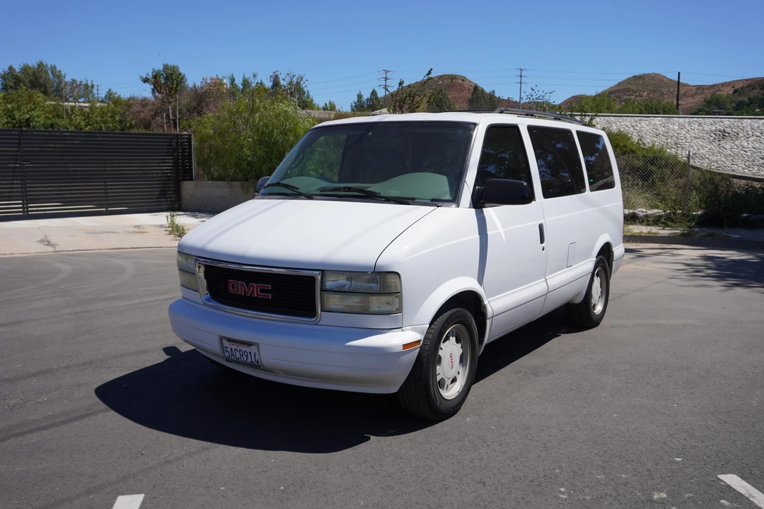 2003 GMC Savana - Image 3 of 31