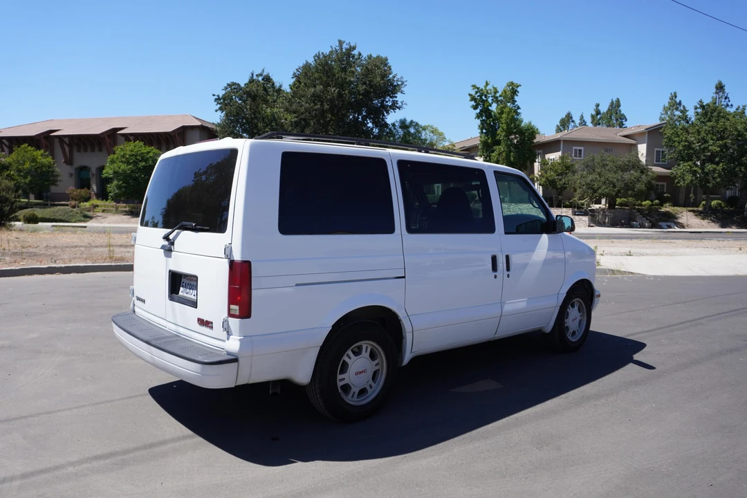 2003 GMC Savana - Image 11 of 31
