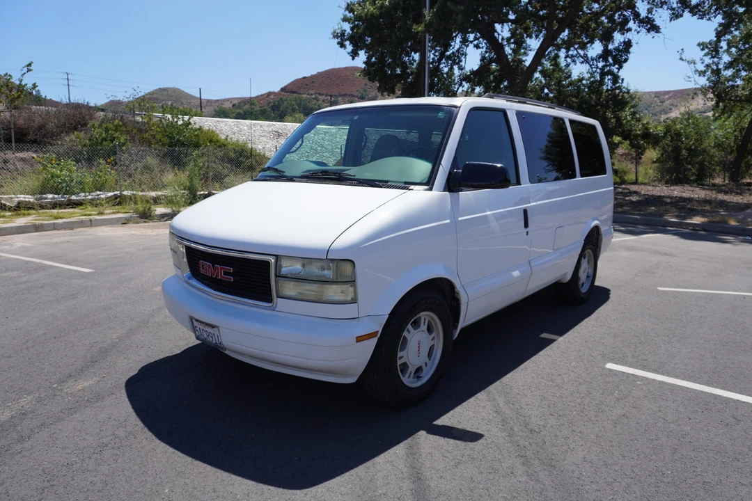 2003 GMC Savana - Image 2 of 31
