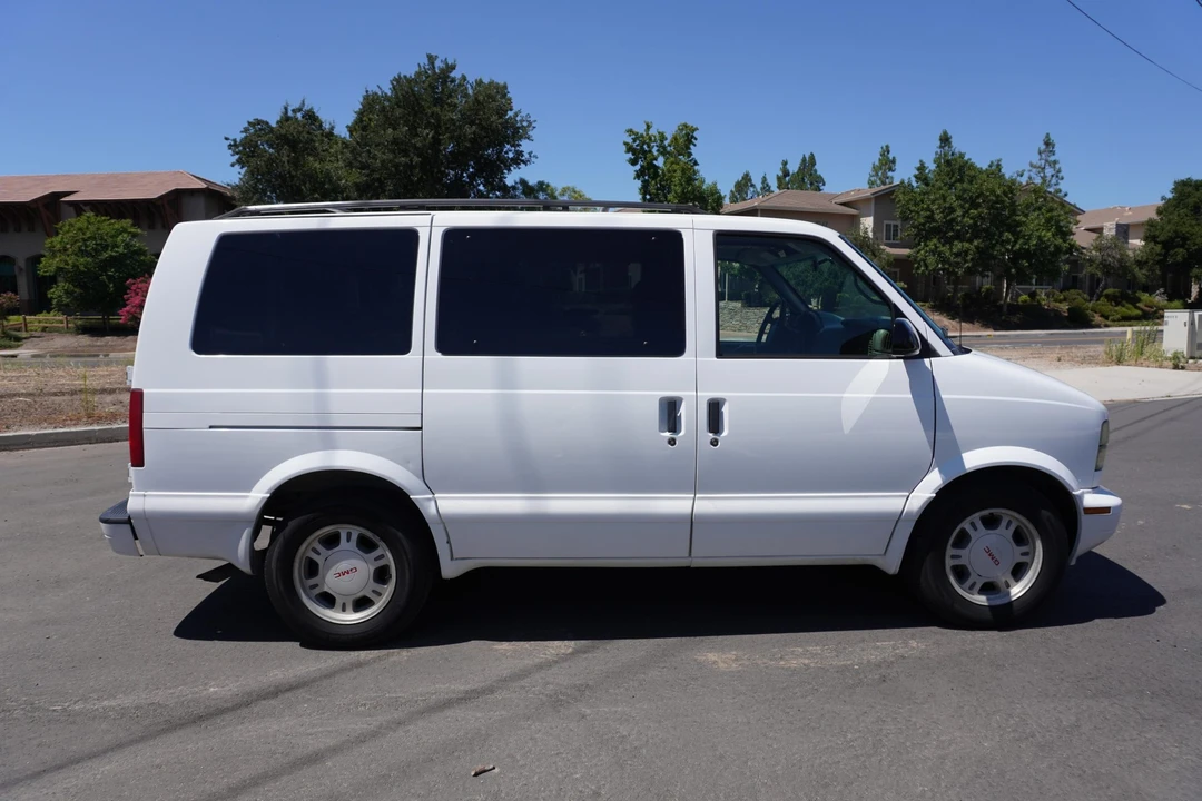 2003 GMC Savana - Image 10 of 31