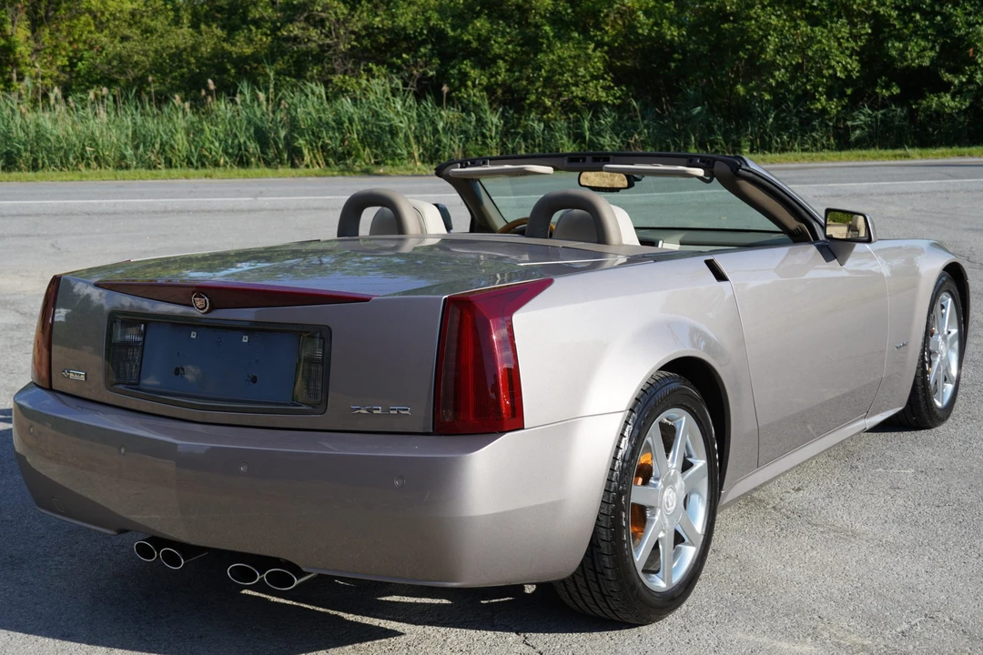 2004 Cadillac XLR - Image 12 of 31
