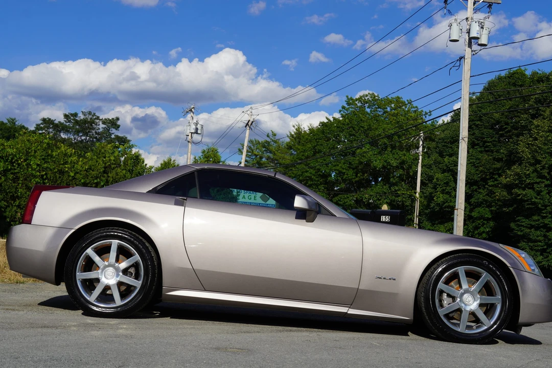 2004 Cadillac XLR - Image 17 of 31