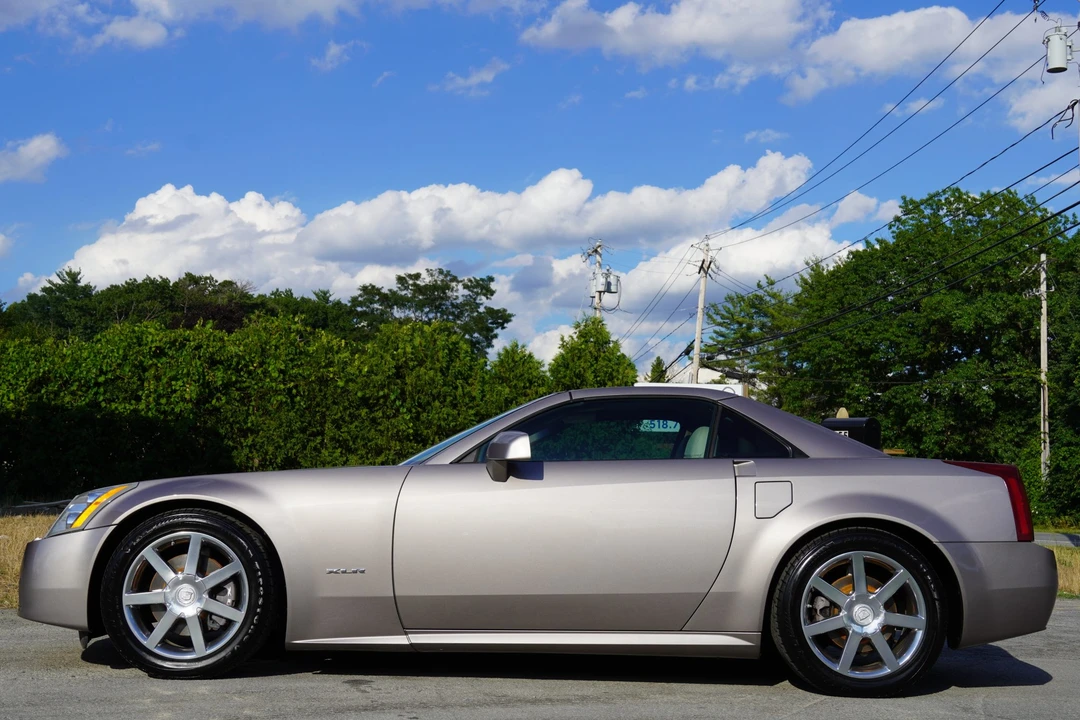 2004 Cadillac XLR - Image 5 of 31