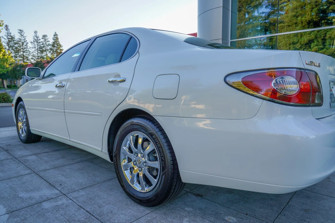 2004 Lexus ES 4th Gen - Image 13 of 31