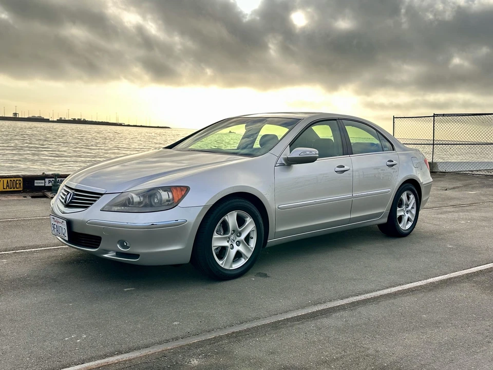 2005 Acura RL 2nd Gen - Image 6 of 31