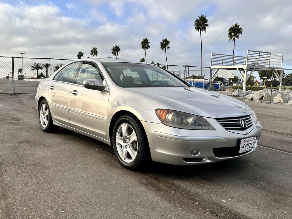 2005 Acura RL 2nd Gen - Image 23 of 31