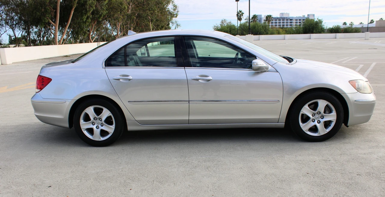 2005 Acura RL 2nd Gen - Image 19 of 31