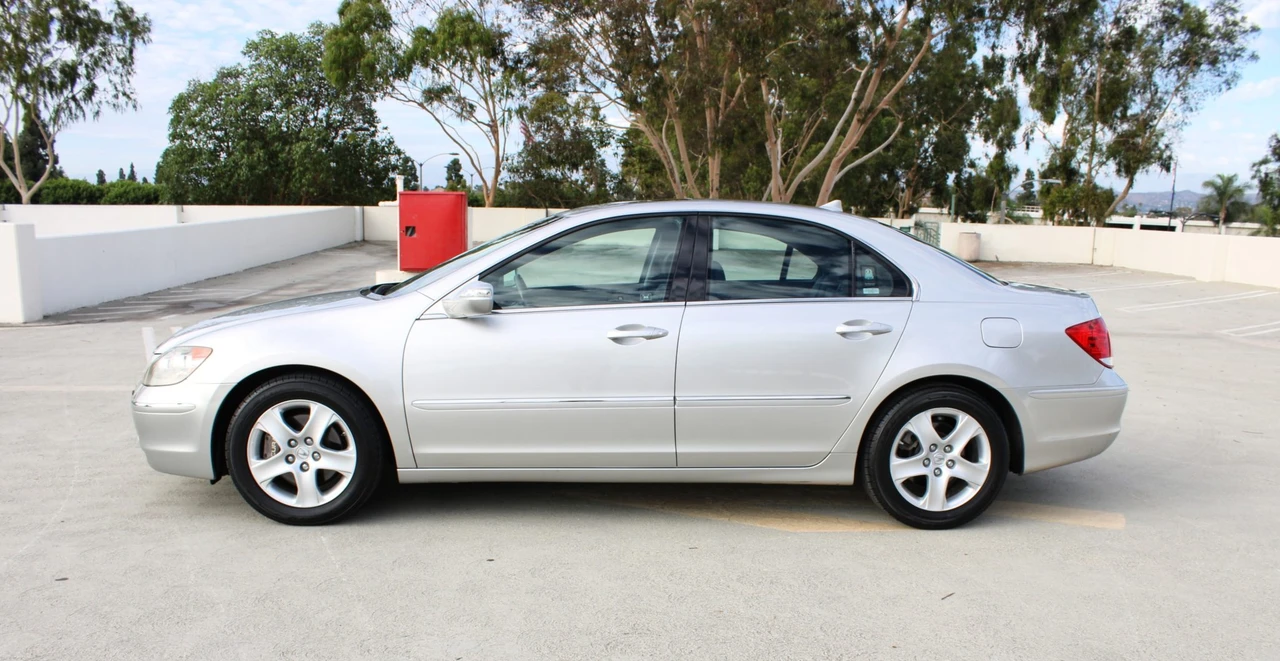 2005 Acura RL 2nd Gen - Image 7 of 31