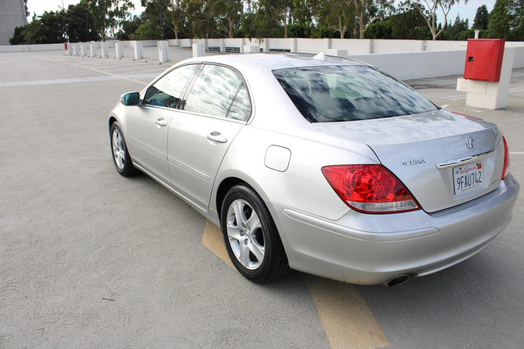 2005 Acura RL 2nd Gen - Image 10 of 31