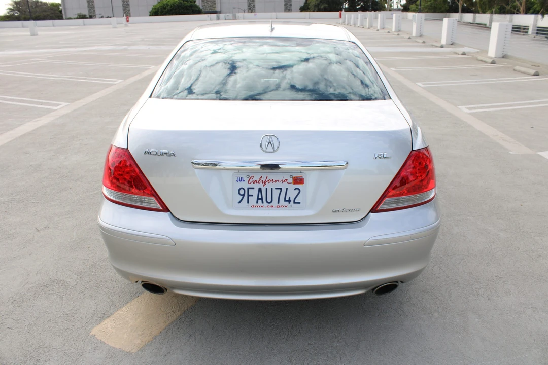 2005 Acura RL 2nd Gen - Image 11 of 31