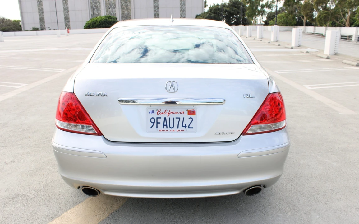 2005 Acura RL 2nd Gen - Image 13 of 31