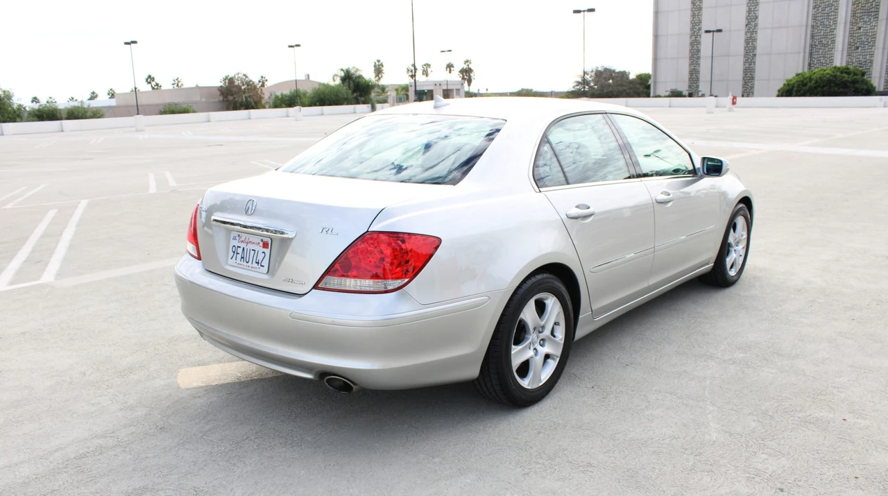 2005 Acura RL 2nd Gen - Image 14 of 31