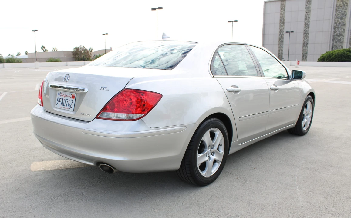 2005 Acura RL 2nd Gen - Image 15 of 31