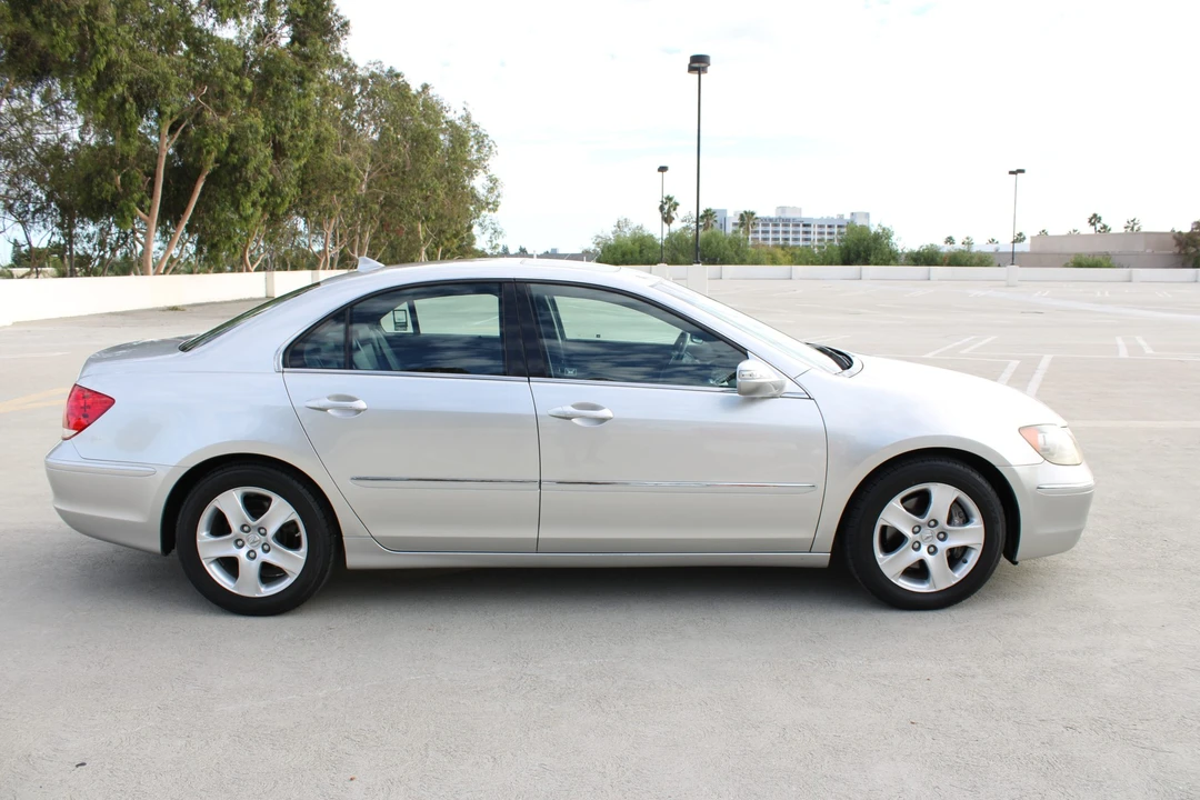 2005 Acura RL 2nd Gen - Image 17 of 31