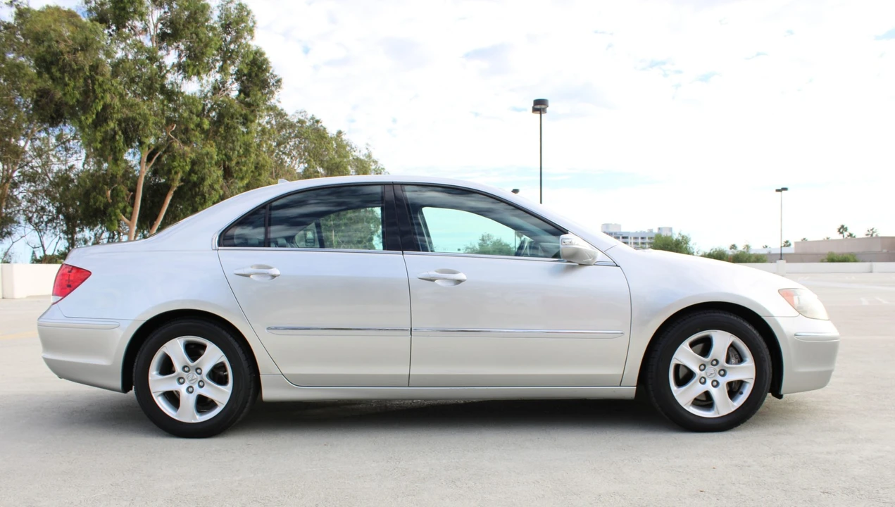 2005 Acura RL 2nd Gen - Image 18 of 31