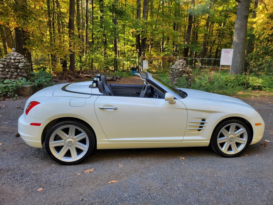 2005 Chrysler Crossfire - Image 10 of 31