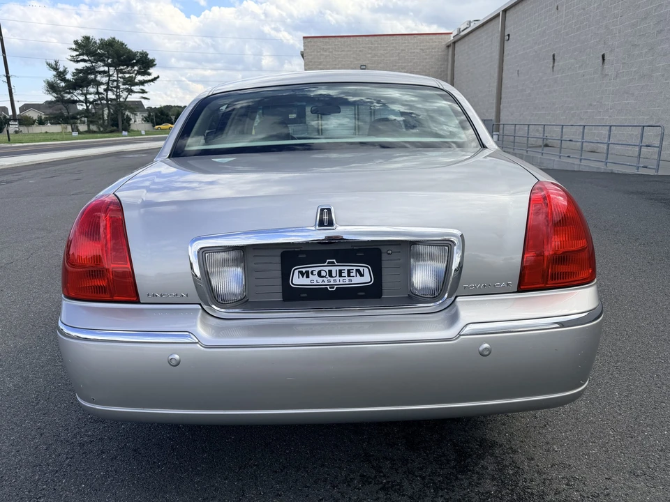 2005 Lincoln Town Car - Image 15 of 31
