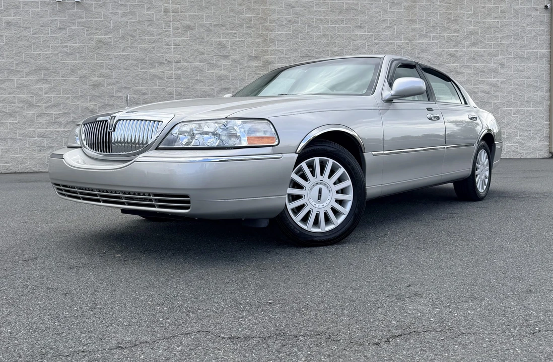 2005 Lincoln Town Car - Image 4 of 31