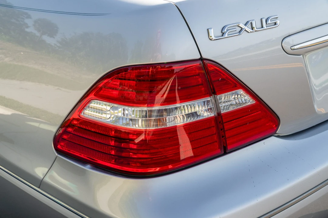2006 Lexus LS 3rd Gen - Image 14 of 31