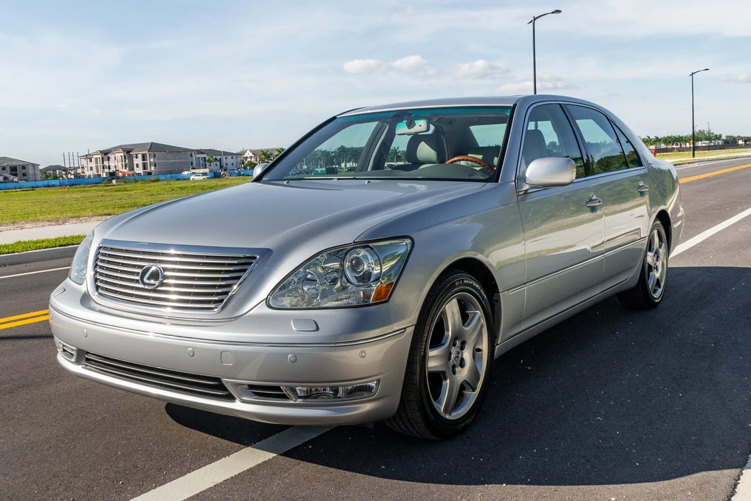 2006 Lexus LS 3rd Gen - Image 2 of 31