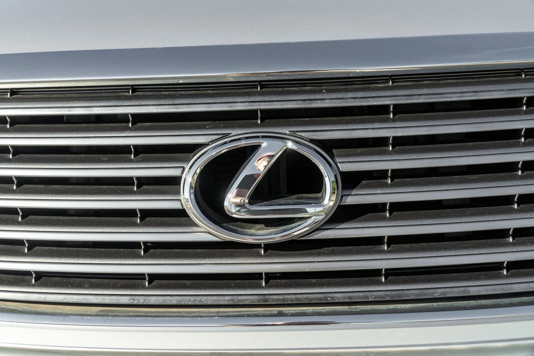 2006 Lexus LS 3rd Gen - Image 28 of 31