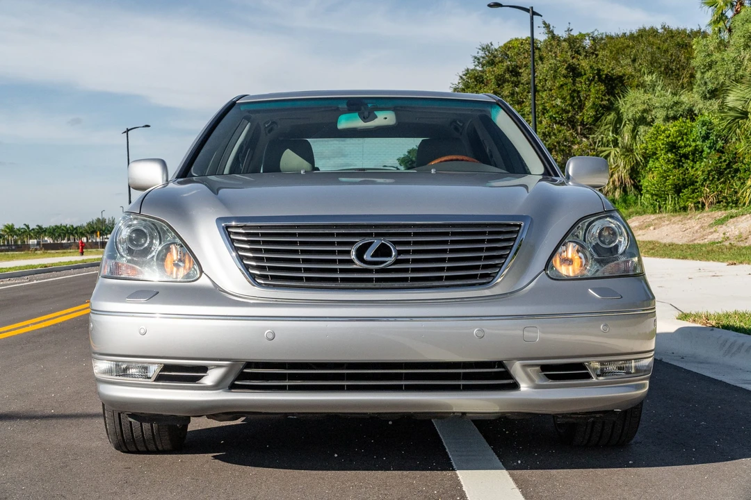 2006 Lexus LS 3rd Gen - Image 3 of 31