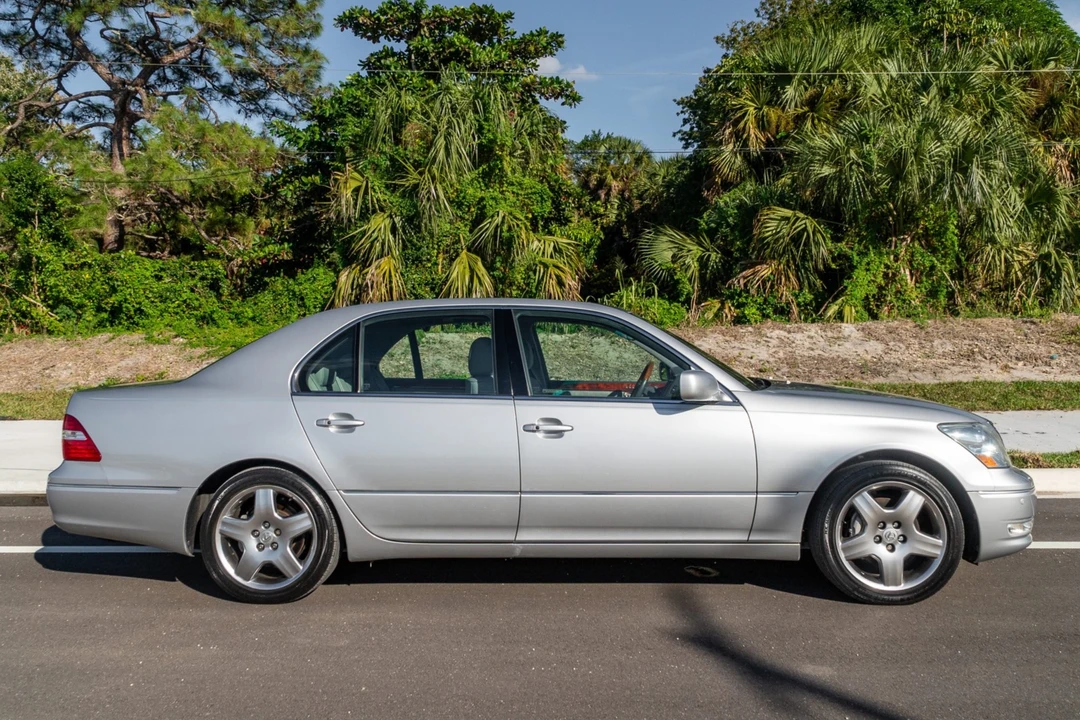 2006 Lexus LS 3rd Gen - Image 4 of 31