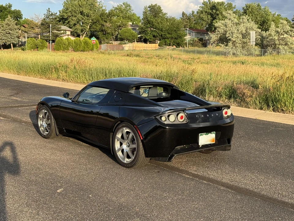 2008 Tesla Roadster - Image 9 of 31