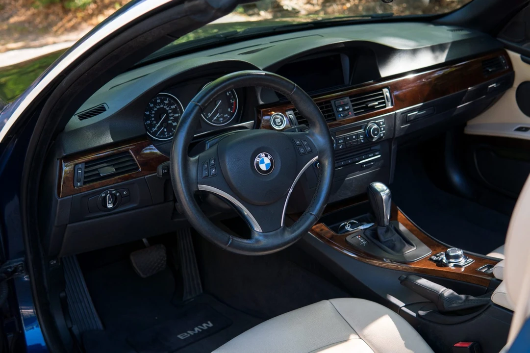2011 BMW E93 3 Series Convertible - Image 5 of 7
