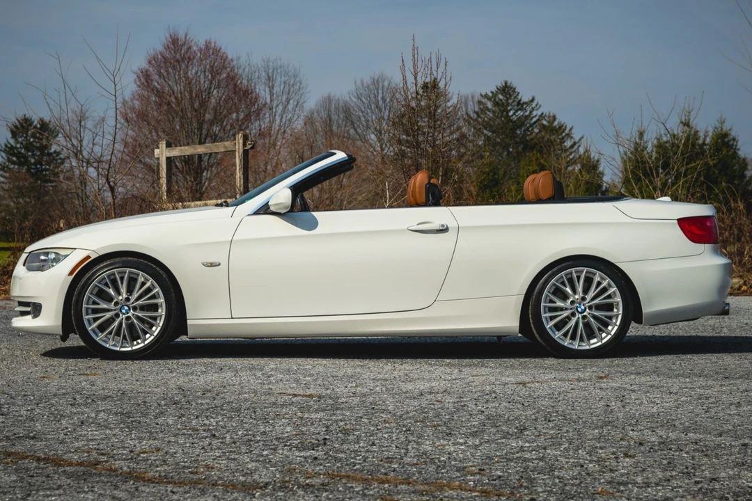 2011 BMW E93 335i Convertible - Image 3 of 7