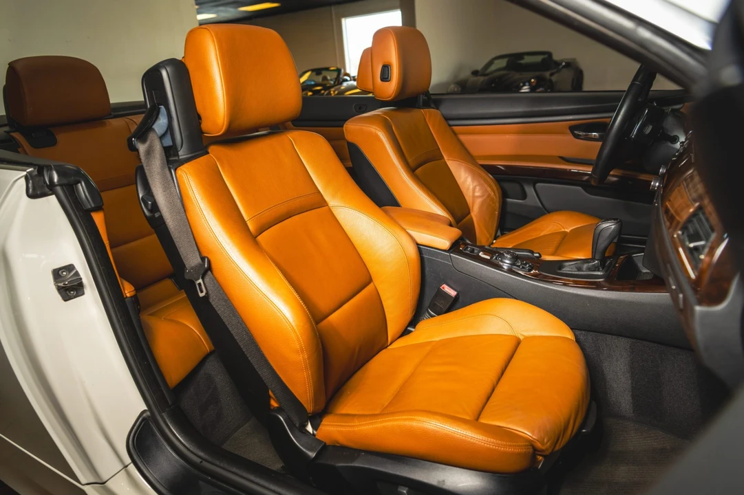 2011 BMW E93 335i Convertible - Image 4 of 7
