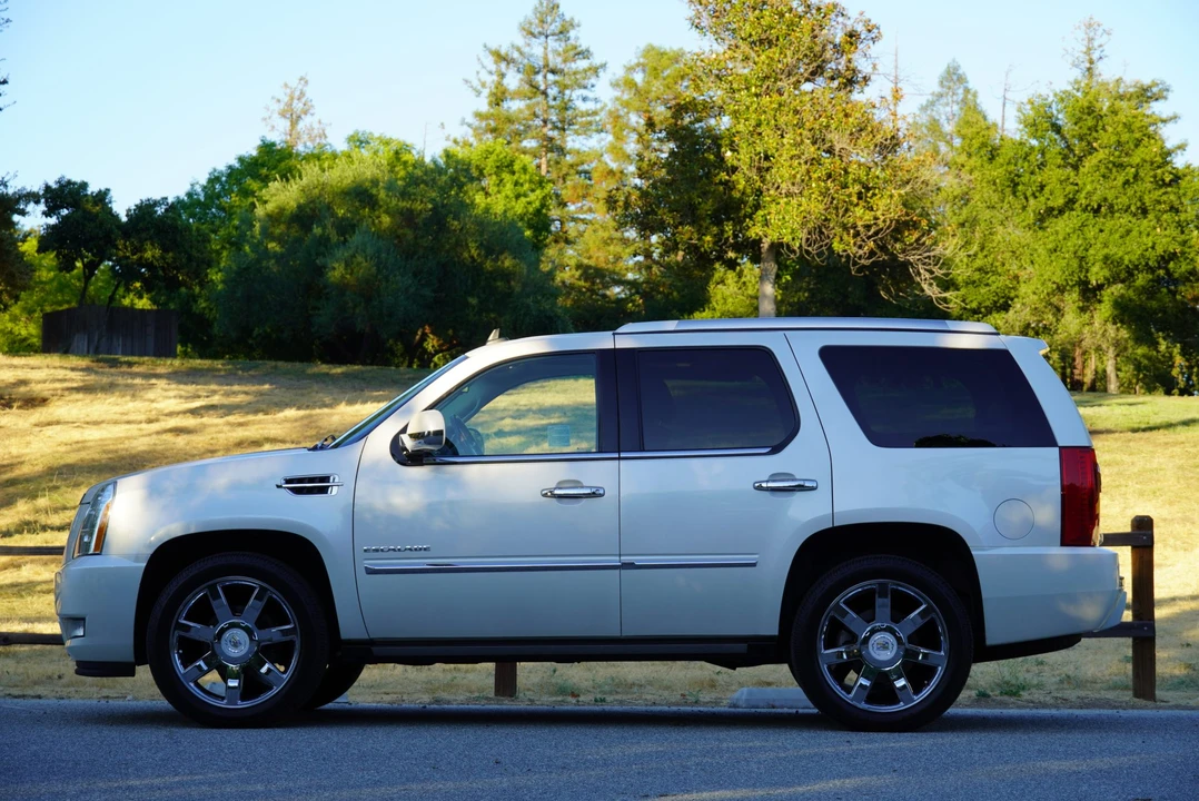2011 Cadillac Escalade & EXT 3rd Gen - Image 13 of 31